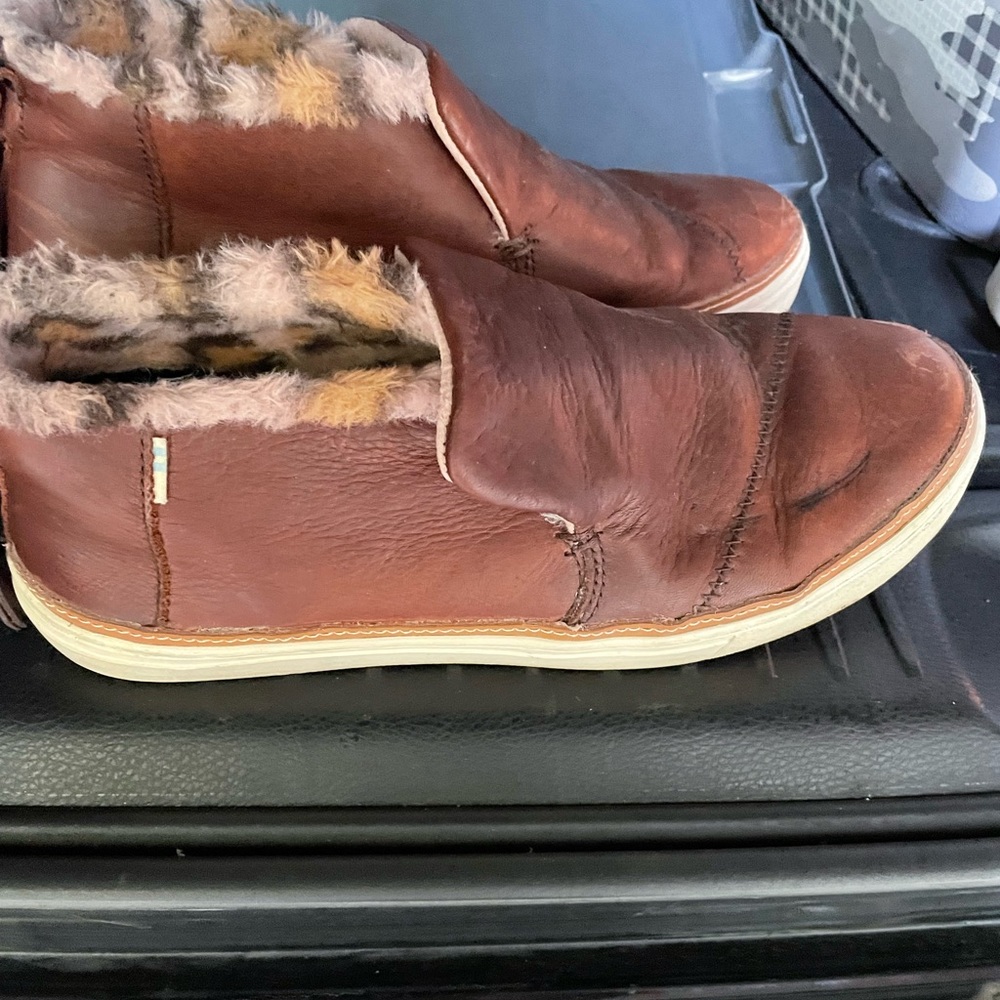 Toms quarter boots, brown leather womens size 9